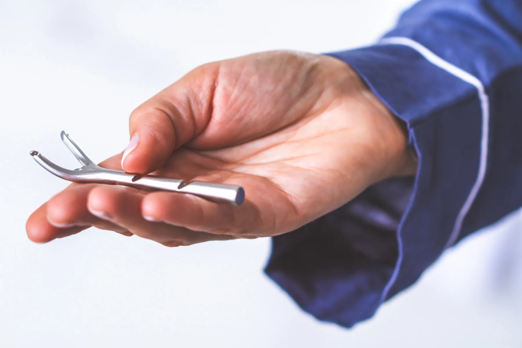 Five surprising health benefits of flossing every morning